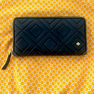 TORY BURCH Fleming zip wallet black with gold hardware